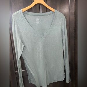 American Eagle V-Neck Long Sleeve
